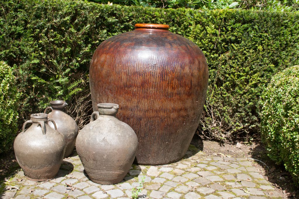 Ik heb een contract gemaakt verkiezing Makkelijker maken Antieke potten in de tuin | The Silk Road Collection