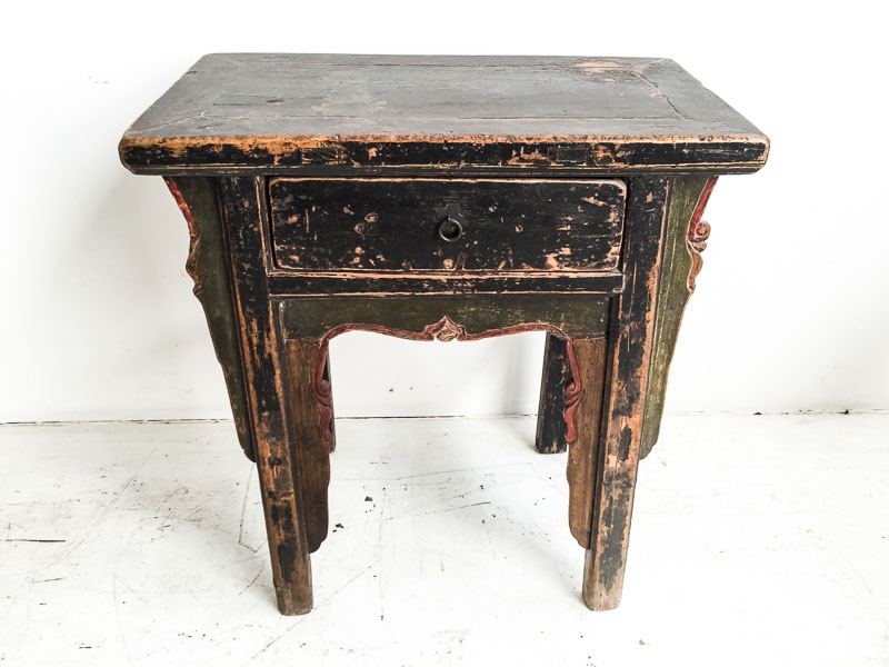 https://www.tradingpartners-silkroad.com/wp-content/uploads/2021/02/3575_antique-side-table-with-drawer_3.jpg?x39715