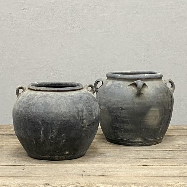 Round unglazed grey pots