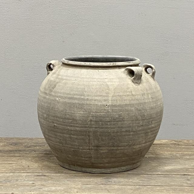 Round unglazed grey pot