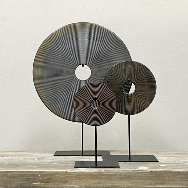 Dark Brown Bi disc with carved circles – 20cm