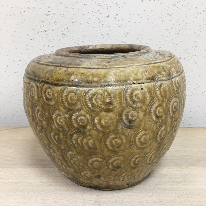 Antique Chinese shell pot